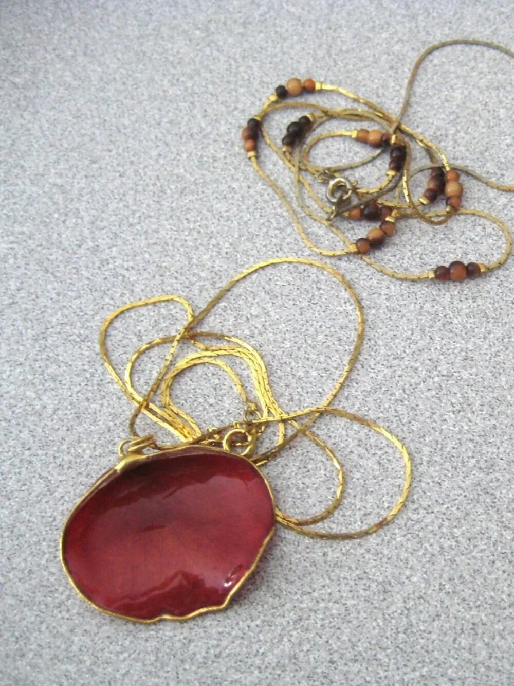 3 VINTAGE NECKLACES: 17